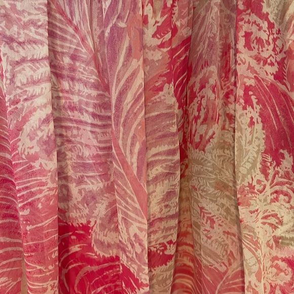 Gorgeous lined dress with feather inspired fabric - Picture 3 of 7